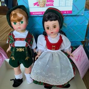 Madame Alexander Alpine Christmas Twins